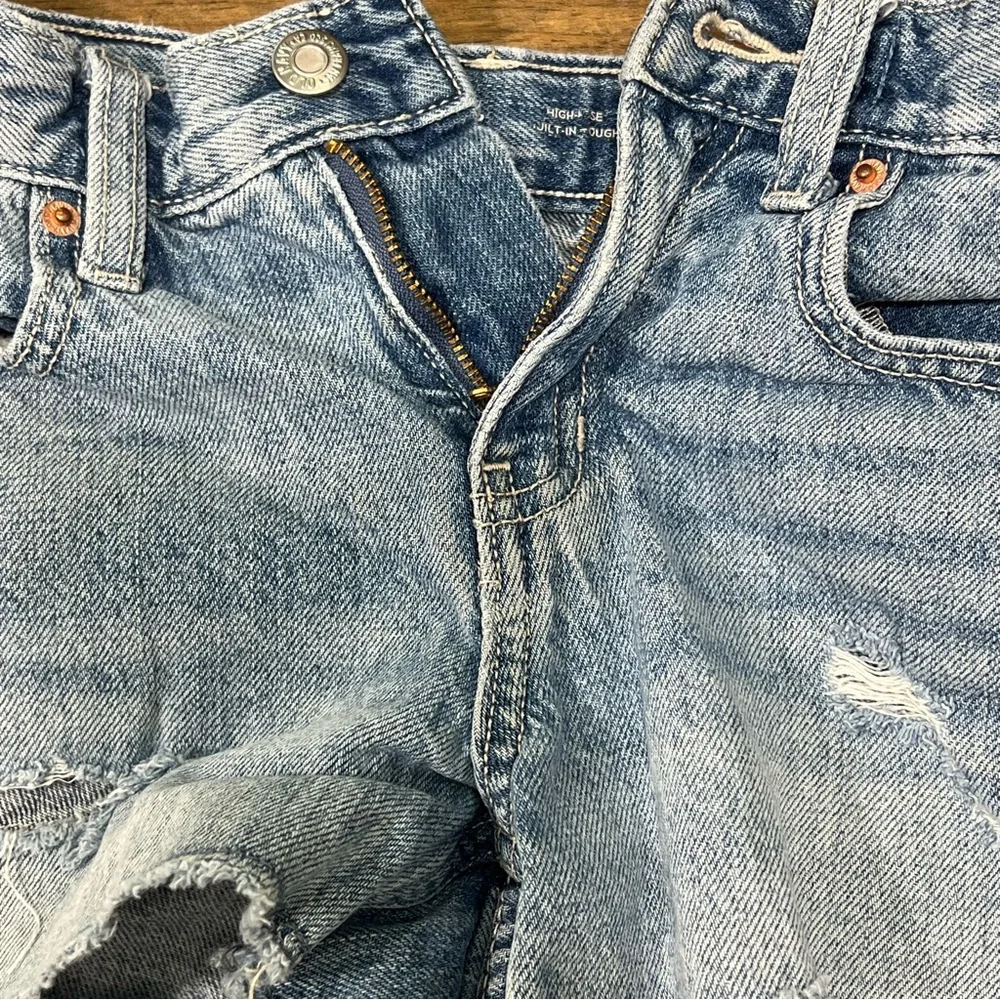 Old Navy Denim Shorts Distressed High Rise Frayed Hem Light‎ Wash Size 8